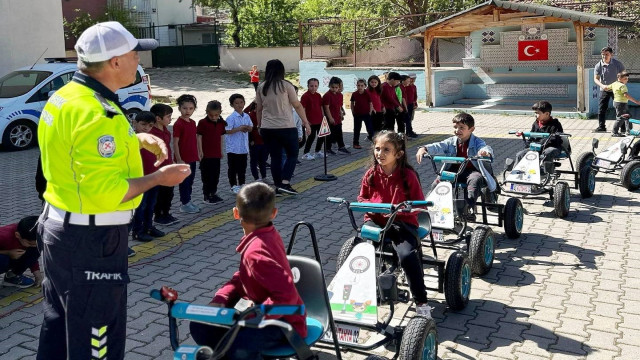 Şaphane’de öğrencilere trafik eğitimi