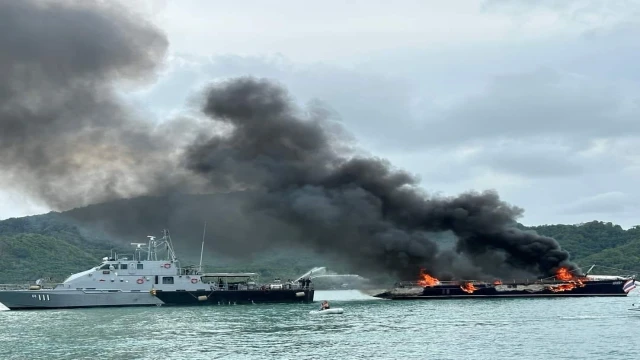 Tayland’da 34 metrelik süper yat alev alev yandı