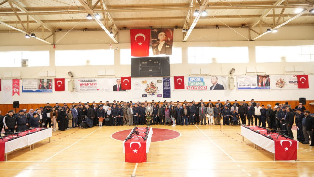 Temsili askerlik töreni öncesi duygusal anlar yaşandı: Oğlunu asker eden anne gözyaşlarını tutamadı