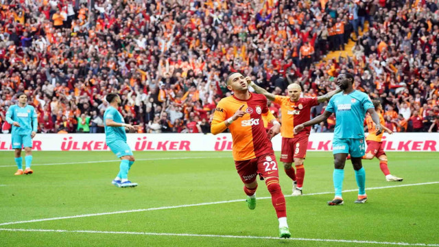 Trendyol Süper Lig: Galatasaray: 2 - Sivasspor: 0 (İlk yarı)