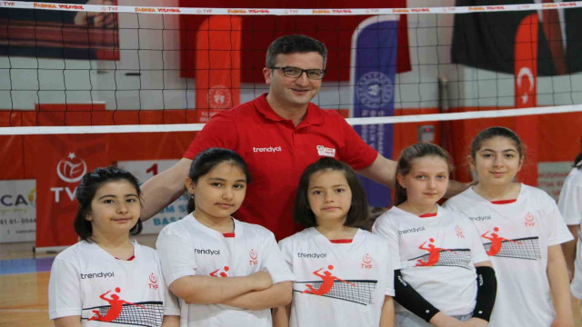 Türkiye’nin 33. Fabrika Voleybolu Gümüşhane’ye açıldı