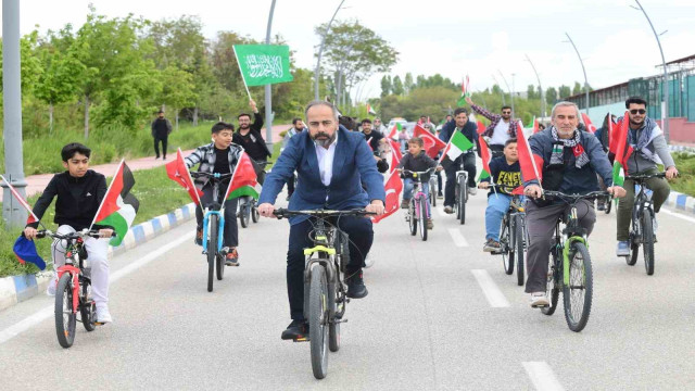 Van YYÜ öğrencileri Gazze’ye destek protestolarını sürdürüyor