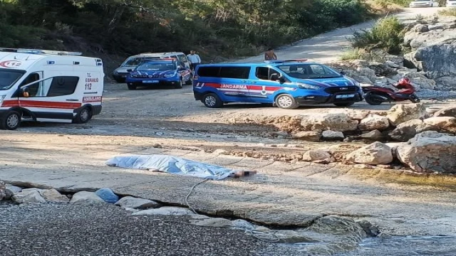 Yabancı baba kızı kurtarmak isterken boğuldu