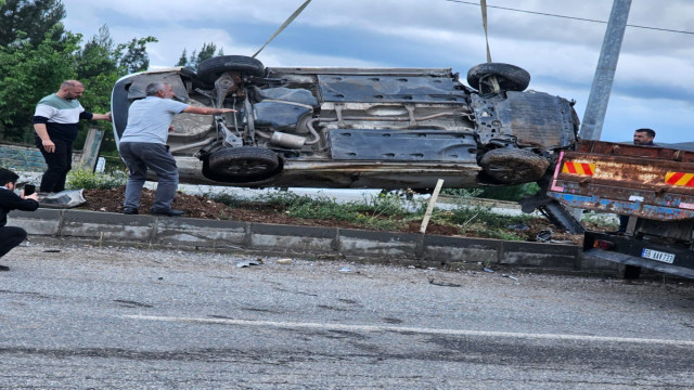 Yağmur nedeniyle kayganlaşan yolda kaza meydana geldi: 2 yaralı