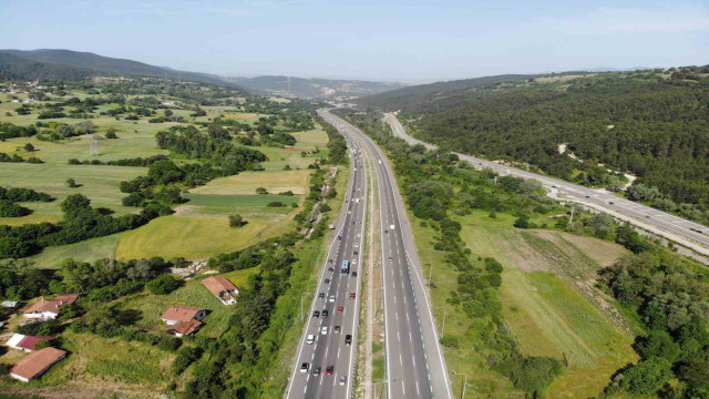 Akın akın gidiyorlar: Bayram trafiği böyle görüntülendi