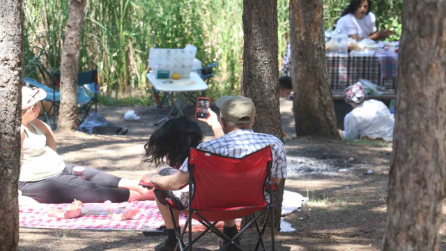 Ankara boşaldı, kalanlar piknik alanlarına kaçtı