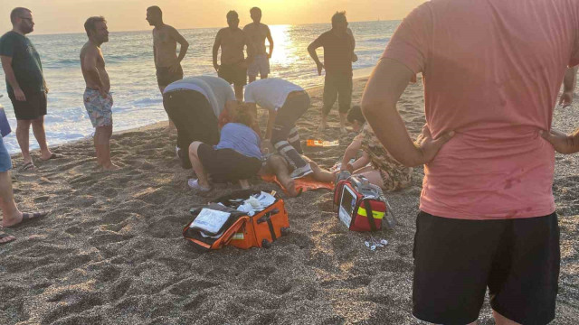 Antalya’da dalgalara kapılan şahıs hayatını kaybetti