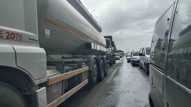 Aydın’da sıcaklara paralel olarak artan trafikle, ulaşım çileye döndü