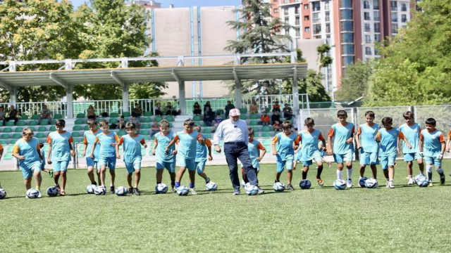 Başkan Çolakbayrakdar: ”Gençler için ne yapsak azdır”