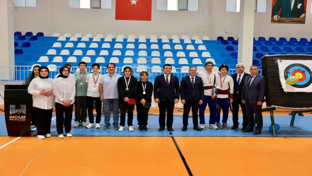 Başkan Özdoğan: ”Hacılar spor salonumuz yeniden hayat buldu”