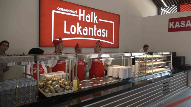 Bursa’nın ilk halk lokantası açıldı, ilk servisi Başkan Aydın yaptı