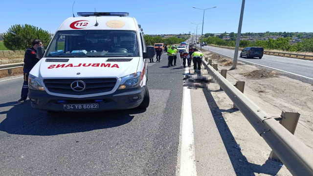 Büyükçekmece’de kırmızı ışıkta geçen bisikletliye motosiklet çarptı: 3 yaralı