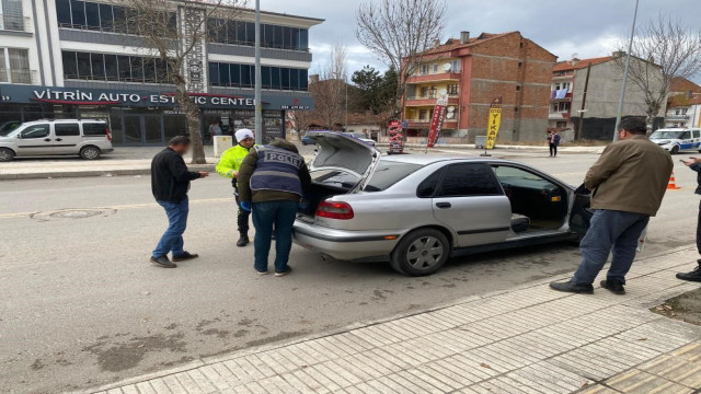 Çorum’da polis ekiplerinin şok uygulamaları sürüyor