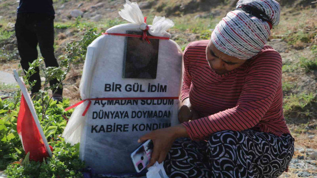 Deprem mezarlığında gözyaşları içinde hüzünlü bayram