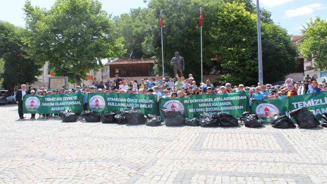 Domaniç’te ilkokul öğrencilerinin çevre temizliği etkinliği