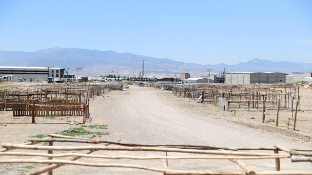 Dulkadiroğlu Belediyesi geçici kurban satış noktası hizmete açıldı