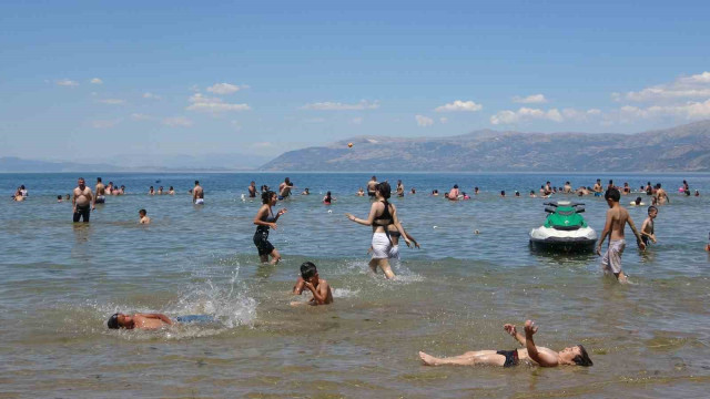 Eğirdir Gölü Akdeniz sahillerini aratmadı