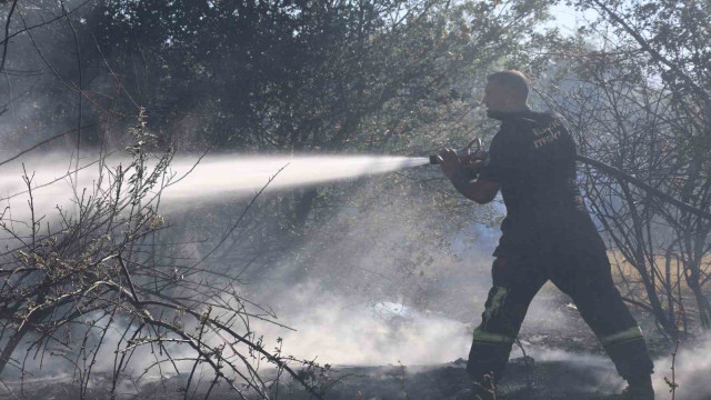 Elazığ’da itfaiye ekipleri bir günde 73 yangına müdahale etti