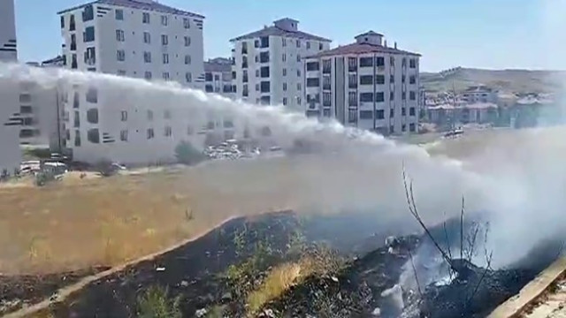 Elazığ’daki ot yangını söndürüldü