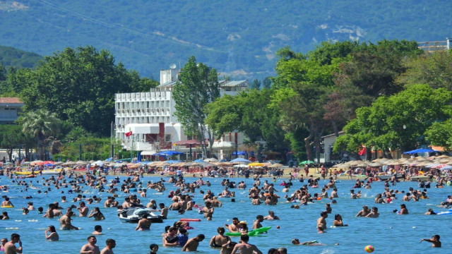 Erdek plajları doldu taştı