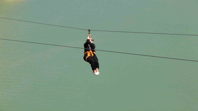 Fırat Nehri’nin muhteşem manzarası eşliğinde yapılan zipline ve tekne turu turistlerin vazgeçilmezi