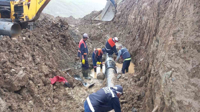 Hakkari’de 3 bin 500 rakımdaki su arızası giderildi