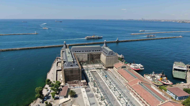 Haydarpaşa Garı’nı saran örtü kaldırıldı