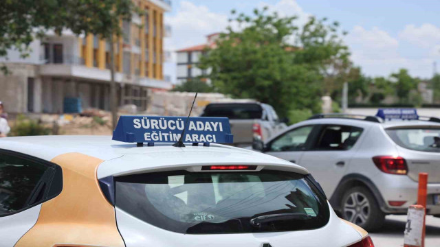 İlk araç sürüşünde ”Eş ve babadan hoca olmaz” uyarısı