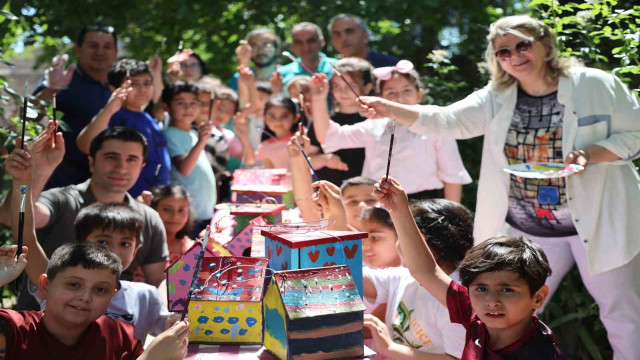 İlkokul öğrencileri sokak hayvanlarının yuvalarını onardı