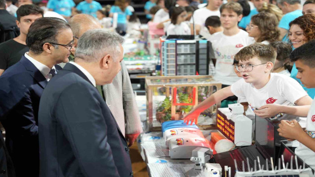 İzmir’de öğrenciler ‘robotik kodlama’ projelerini sergiledi