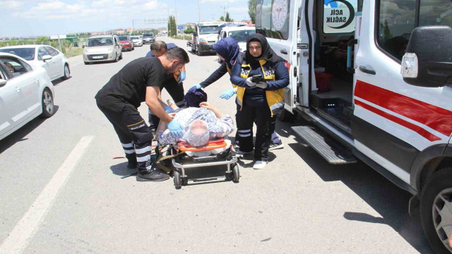 Konya’da 4 kişinin yaralandığı zincirleme kazada, ağlayan çocukları polis ve vatandaşlar sakinleştirdi