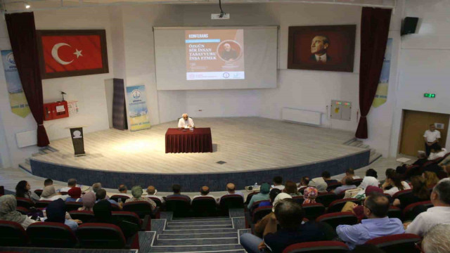 Kütahya’da ”Modernliğin Dayatmaları Karşısında Özgün Bir İnsan Tasavvuru İnşa Etmek” konulu konferans