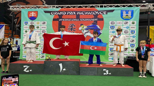 Manisa BBSK Judo takımı Slovakya’da madalyaları topladı