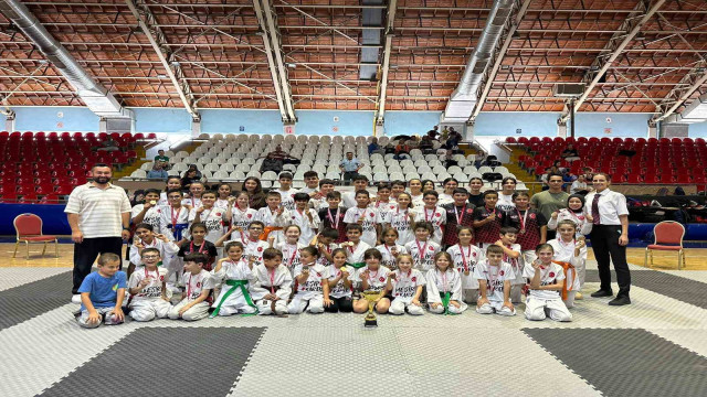 Manisa BBSK karate takımı il şampiyonu oldu