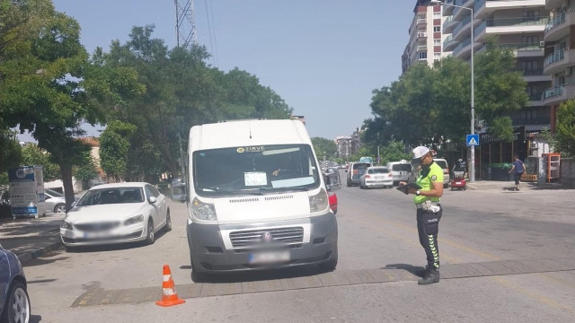 Manisa’da 4 işçi servisi trafikten men edildi