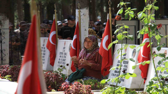 Mersin’de Kurban Bayramı öncesi şehitler unutulmadı