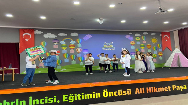 Minik tiyatrocular sağlıklı beslenmenin önemini anlattı