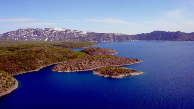 Nemrut Krater Gölü, yerli ve yabancı turistleri ağırlamaya başladı