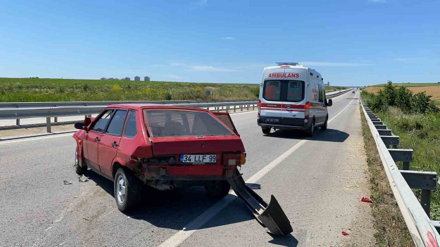 Önündeki otomobile çarpan kamyon sürücüsü arkasına bakmadan kaçtı: 2 yaralı