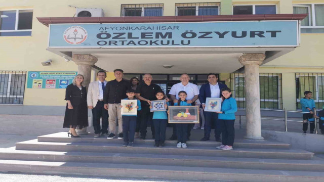 Özlem Özyurt Ortaokulu’nda yıl sonu sergisi açıldı