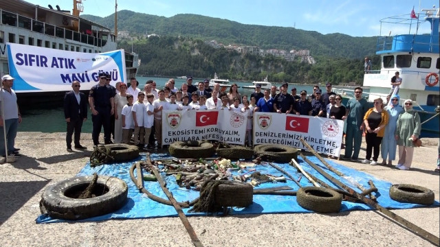 Sahil güvenlik ekipleri bu kez deniz canlılarının yaşama tutunması için mücadele verdi