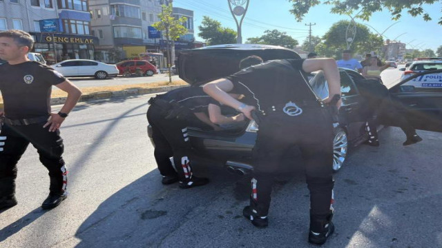 Sakarya’nın tatil bölgesinde polis denetimi: 52 araç sürücüsüne 120 bin lira ceza