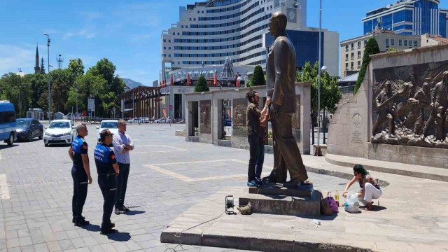 Saldırılan Atatürk heykeli onarıldı