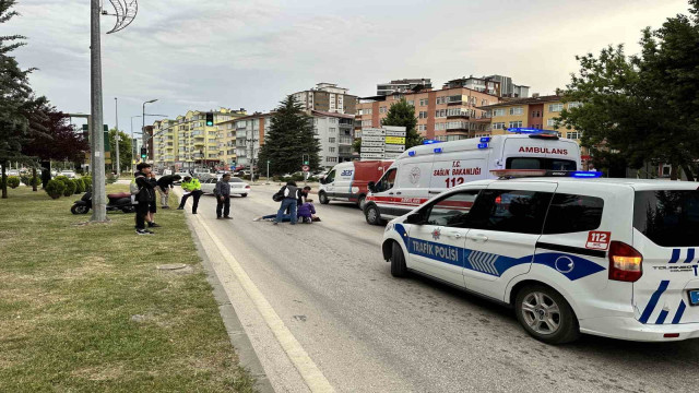 Seyir halindeki motosikleten düşen kadın yaralandı