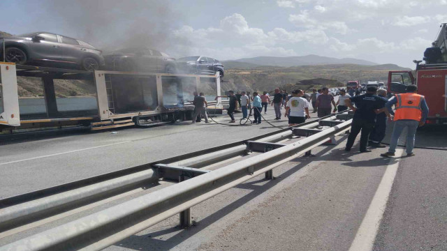 Sıfır kilometre araçlar yanmaktan son anda kurtarıldı