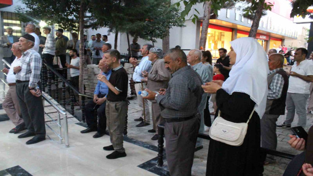 Siirt’te hacı adayları kutsal topraklara dualarla uğurlandı