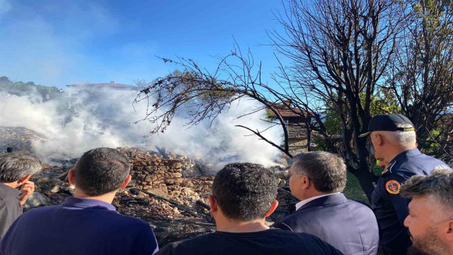 Sinop’ta çıkan yangında 5 ev zarar gördü