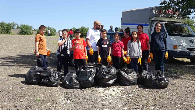 Tavşanlı’da çevre haftası etkinliğinde çevre temizlikleri yapıldı