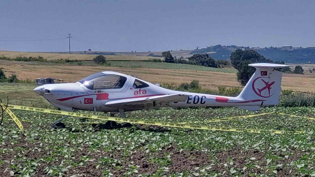 Tekirdağ’da eğitim uçağı tarlaya acil iniş yaptı