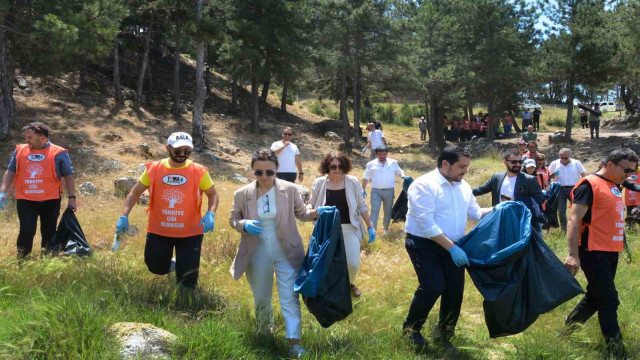 Uşak’ta Karaağaç Göledinde temizlik etkinliği yapıldı